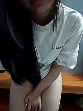 Snapshot of Lee-beo chatting on June 10, 12:11 am Lee-beo online show from June 10, 12:11 am