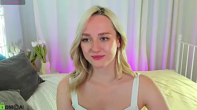 Snapshot of Chloe-Deccer chatting on July 25, 1:04 am Chloe-Deccer online show from July 25, 1:04 am