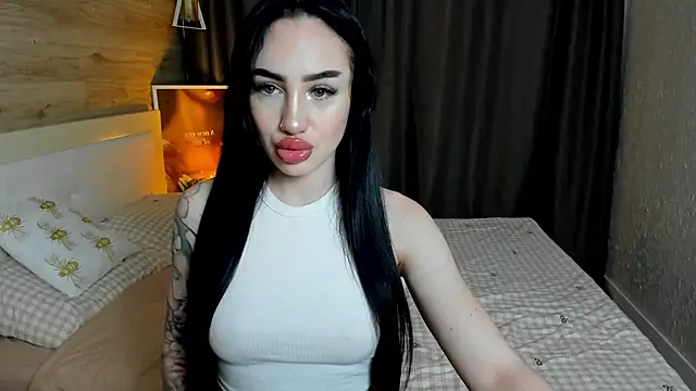 Snapshot of MayaGlamour chatting on June 14, 8:27 am MayaGlamour online show from June 14, 8:27 am