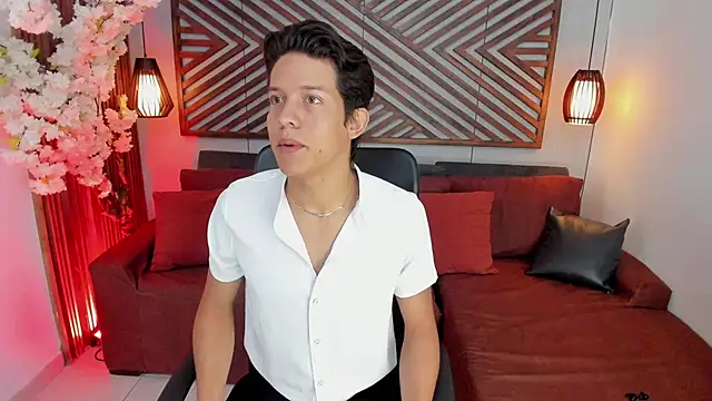 Snapshot of LevinFox chatting on June 13, 11:30 am LevinFox online show from June 13, 11:30 am