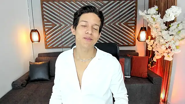 Snapshot of LevinFox chatting on June 16, 11:24 am LevinFox online show from June 16, 11:24 am
