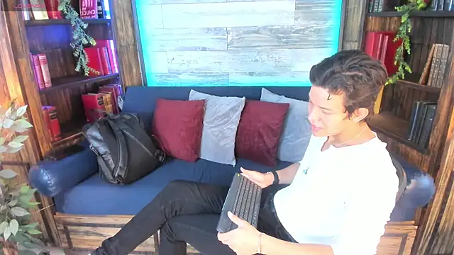 Snapshot of LevinFox chatting on June 21, 12:52 pm LevinFox online show from June 21, 12:52 pm