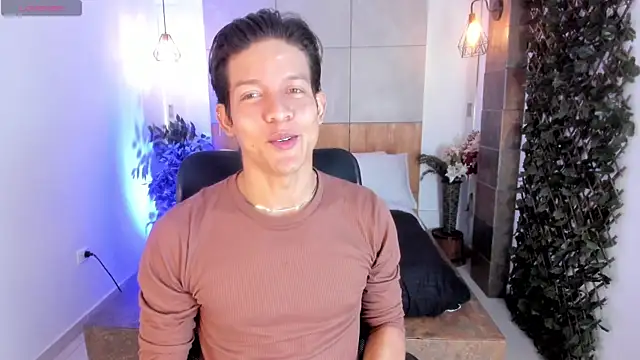 Snapshot of LevinFox chatting on June 24, 11:42 am LevinFox online show from June 24, 11:42 am
