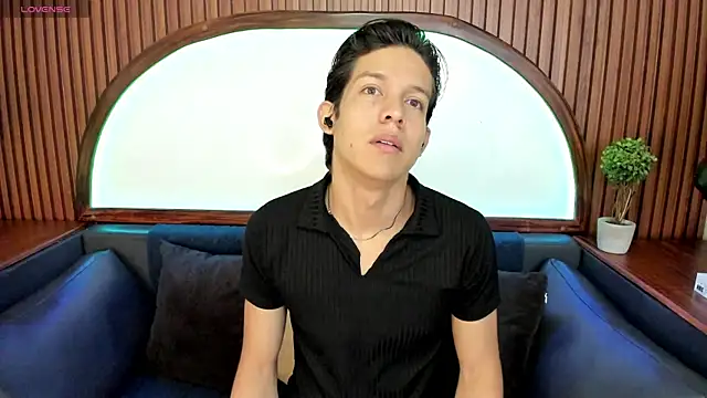 Snapshot of LevinFox chatting on July 4, 11:38 am LevinFox online show from July 4, 11:38 am