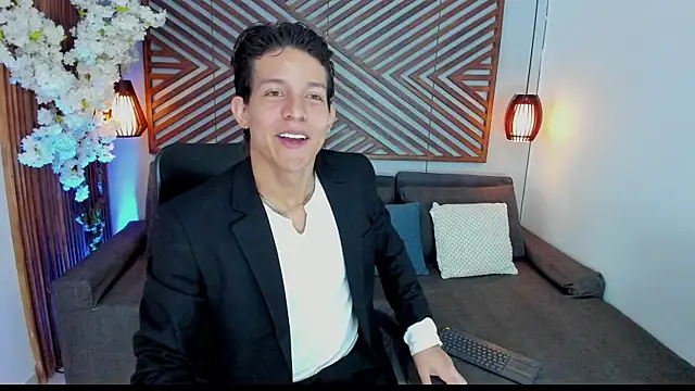 Snapshot of LevinFox chatting on July 17, 11:50 am LevinFox online show from July 17, 11:50 am