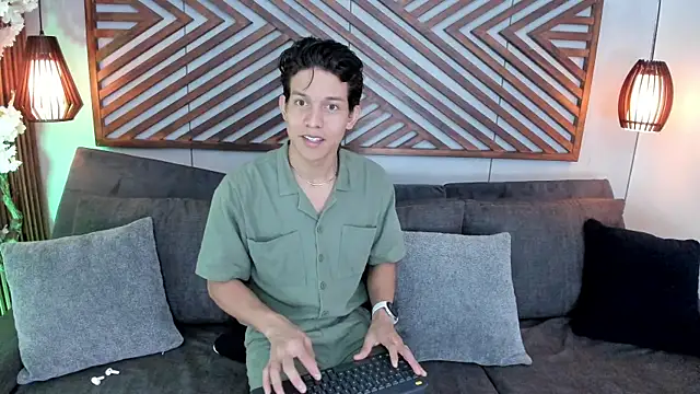 Snapshot of LevinFox chatting on July 23, 11:30 am LevinFox online show from July 23, 11:30 am