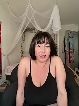 Snapshot of juliee1979 chatting on June 25, 6:12 pm juliee1979 online show from June 25, 6:12 pm