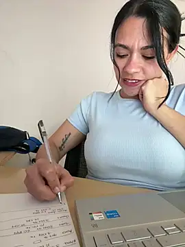 Snapshot of vanellopeFoxx chatting on July 17, 5:18 pm vanellopeFoxx online show from July 17, 5:18 pm