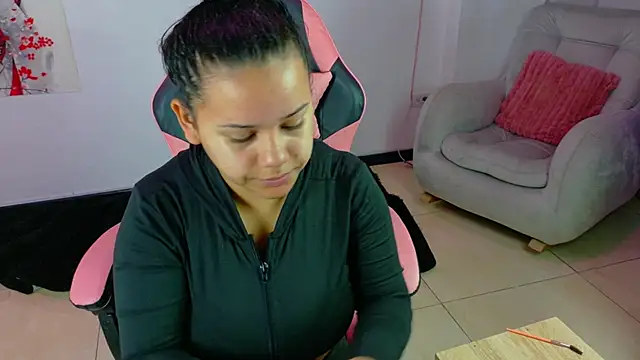 Snapshot of NahomyEvans chatting on July 25, 10:57 am NahomyEvans online show from July 25, 10:57 am