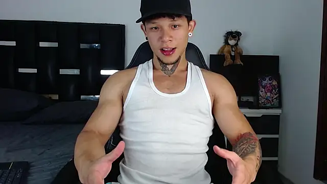 Snapshot of Erosscott_ chatting on July 3, 3:24 am Erosscott online show from July 3, 3:24 am