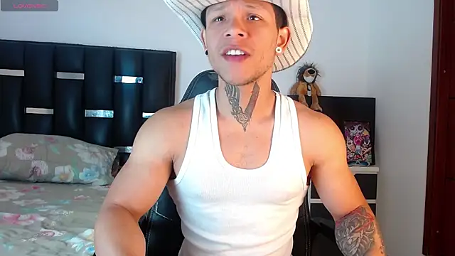 Snapshot of Erosscott_ chatting on August 3, 3:49 pm Erosscott online show from August 3, 3:49 pm