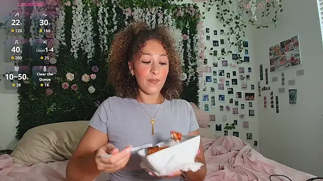 LyraCovee online show from July 29, 12:20 am