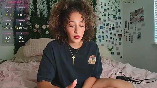LyraCovee online show from July 30, 12:20 am