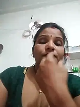 Snapshot of Cut_rani64 chatting on June 26, 1:04 pm Cut rani64 online show from June 26, 1:04 pm