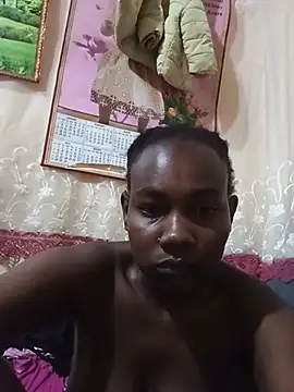 Snapshot of luinah chatting on June 16, 10:56 pm luinah online show from June 16, 10:56 pm
