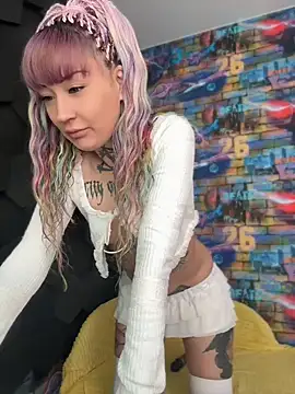 Snapshot of MoonAndDagger chatting on June 14, 12:30 am MoonAndDagger online show from June 14, 12:30 am