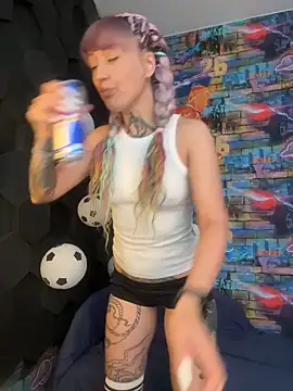 Snapshot of MoonAndDagger chatting on June 17, 11:16 pm MoonAndDagger online show from June 17, 11:16 pm