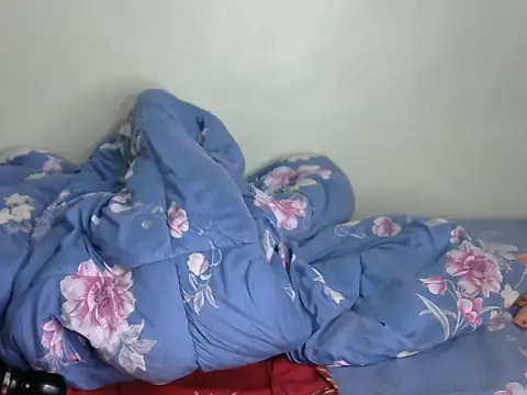 Snapshot of pretty_julie22 chatting on June 14, 2:30 pm pretty julie22 online show from June 14, 2:30 pm