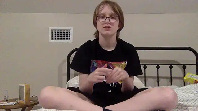 Snapshot of softie_callie chatting on June 11, 10:41 pm softie callie online show from June 11, 10:41 pm