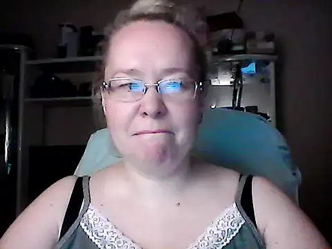 Snapshot of Viola27 chatting on June 11, 4:49 pm Viola27 online show from June 11, 4:49 pm