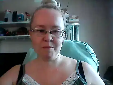 Snapshot of Viola27 chatting on June 14, 7:43 am Viola27 online show from June 14, 7:43 am