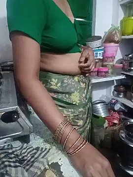 Snapshot of honey-telugu33 chatting on June 8, 4:35 am honey-telugu33 online show from June 8, 4:35 am