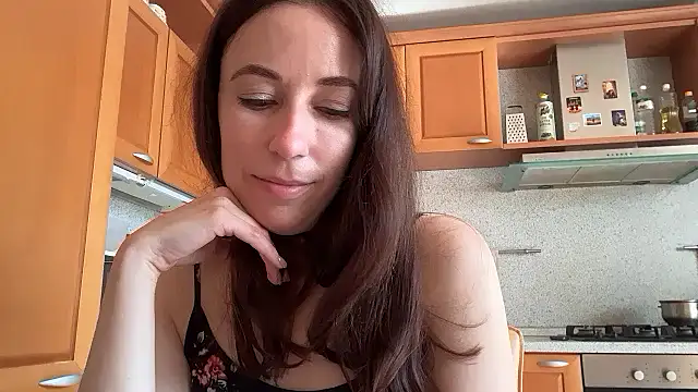 Snapshot of Flamingo_Queen chatting on June 12, 6:23 am Flamingo Queen online show from June 12, 6:23 am