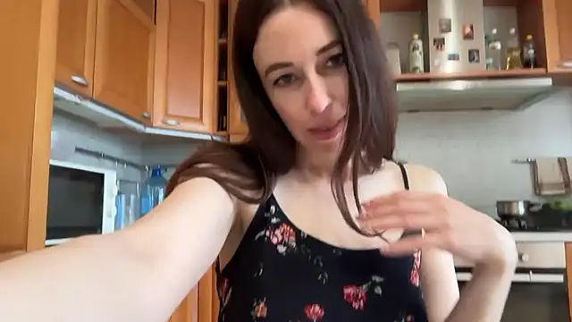 Snapshot of Flamingo_Queen chatting on June 13, 6:33 am Flamingo Queen online show from June 13, 6:33 am