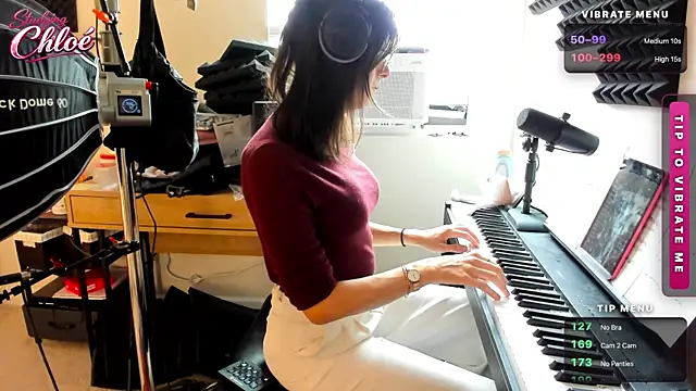 itschloelaurent online show from June 27, 5:18 pm