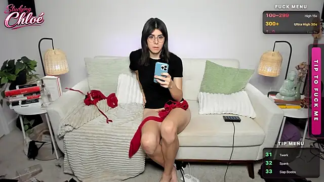 itschloelaurent online show from July 8, 9:30 pm