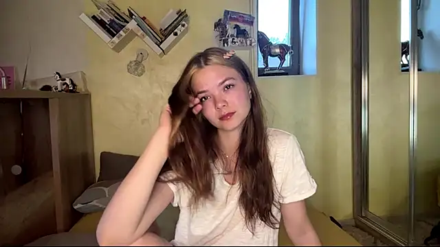 Snapshot of AvrilGillig chatting on June 11, 4:16 pm AvrilGillig online show from June 11, 4:16 pm