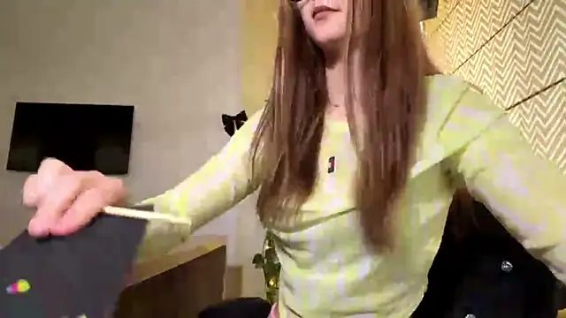 Snapshot of AvrilGillig chatting on June 16, 1:14 pm AvrilGillig online show from June 16, 1:14 pm