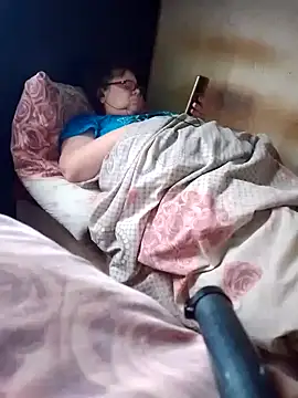 Snapshot of oksana72 chatting on October 22, 7:41 am oksana72 online show from October 22, 7:41 am