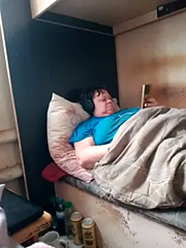 Snapshot of oksana72 chatting on February 23, 9:39 am oksana72 online show from February 23, 9:39 am