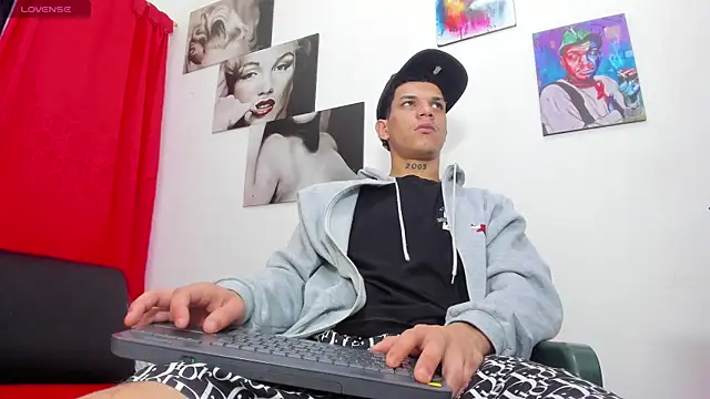 big hot boy  online show from June 15, 6:54 pm