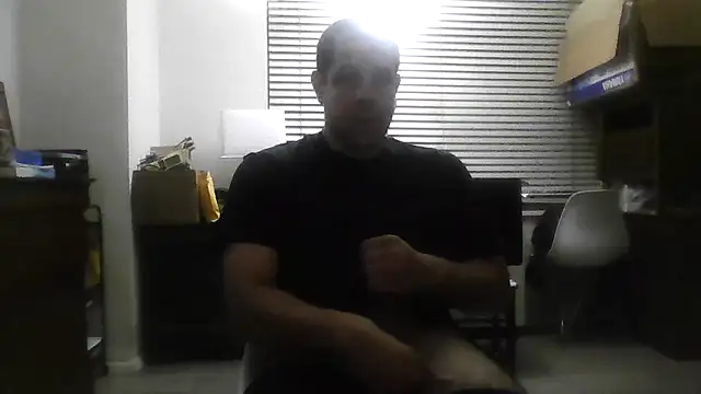 Snapshot of toosexy4myshirt chatting on July 31, 3:06 am toosexy4myshirt online show from July 31, 3:06 am