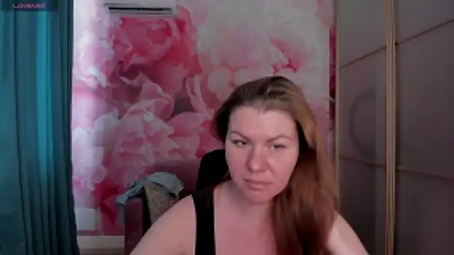 Snapshot of LunaKissesx chatting on June 13, 11:19 am LunaKissesx online show from June 13, 11:19 am