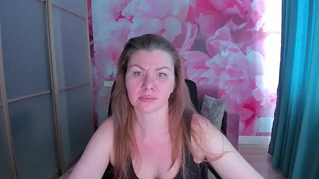Snapshot of LunaKissesx chatting on June 14, 11:23 am LunaKissesx online show from June 14, 11:23 am