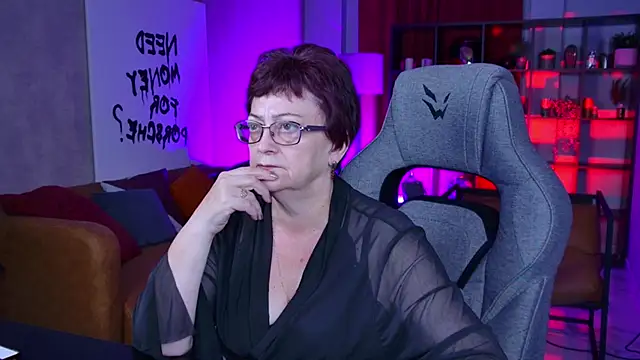 IsoldeMirevain online show from June 16, 5:37 pm