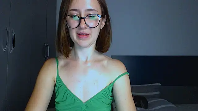 Snapshot of sofiacrystal chatting on June 10, 3:55 pm sofiacrystal online show from June 10, 3:55 pm