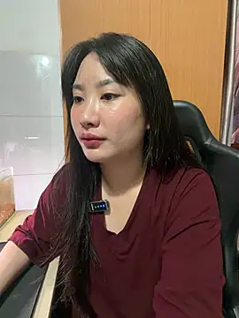 Snapshot of QuynhAnh99 chatting on June 12, 2:16 pm QuynhAnh99 online show from June 12, 2:16 pm