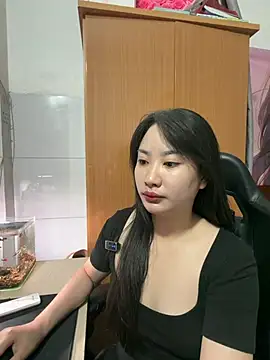 Snapshot of QuynhAnh99 chatting on June 15, 1:52 am QuynhAnh99 online show from June 15, 1:52 am