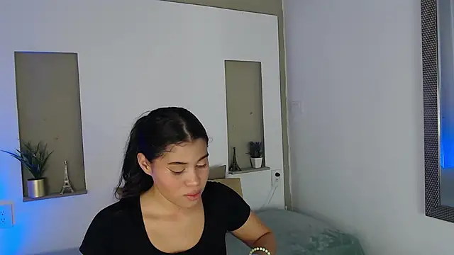 Snapshot of Kitty_Desire2 chatting on June 12, 12:59 pm Kitty Desire2 online show from June 12, 12:59 pm