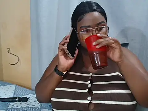 Snapshot of ChocolateChubbyx chatting on June 13, 5:44 pm ChocolateChubbyx online show from June 13, 5:44 pm