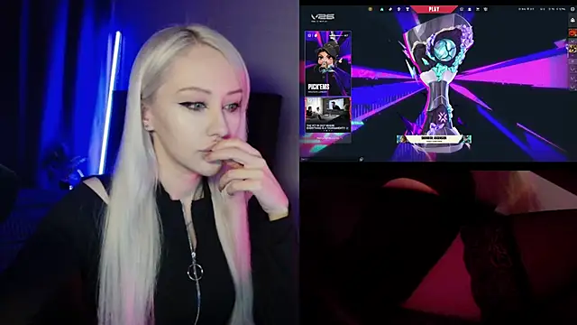 roxxyrowe online show from June 22, 7:22 pm
