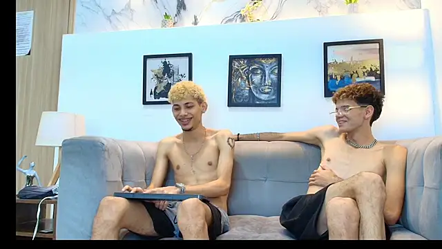 Snapshot of Hot_skinny_guys chatting on June 11, 12:32 am Hot skinny guys online show from June 11, 12:32 am