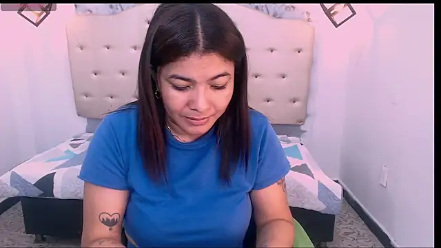 Snapshot of brenda-hot21 chatting on June 15, 12:02 am brenda-hot21 online show from June 15, 12:02 am