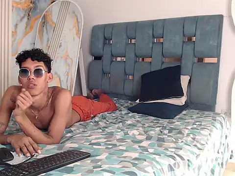 Snapshot of Thick_cock_guys chatting on June 11, 12:32 am Thick cock guys online show from June 11, 12:32 am
