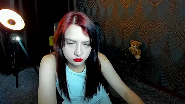 Snapshot of Livia_Shy chatting on June 16, 5:32 am Livia Shy online show from June 16, 5:32 am