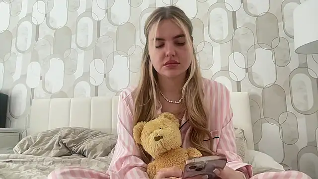 Snapshot of Lilyswlrdxo chatting on June 20, 12:52 pm Lilyswlrdxo online show from June 20, 12:52 pm
